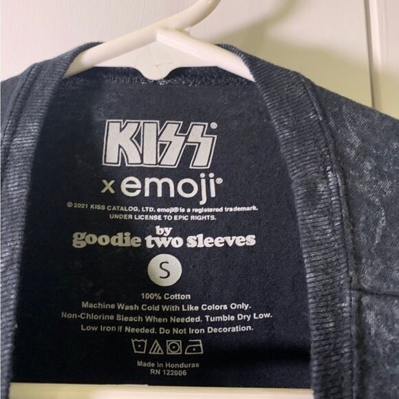 Goodie Two Sleeves Kiss X Emoji Small T Shirt - Picture 3 of 4